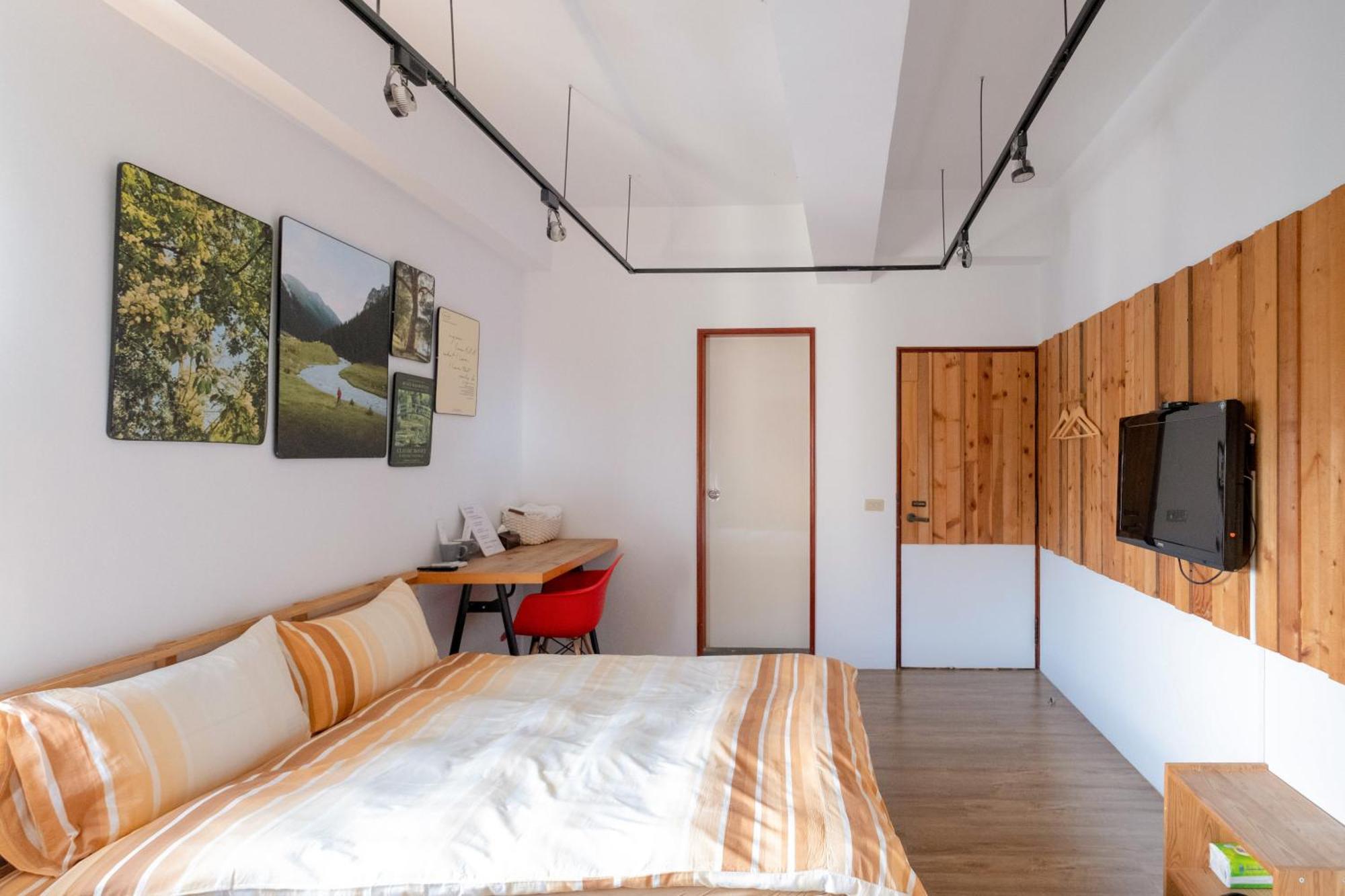 Re+Wood Guesthouse Tainan Exterior foto